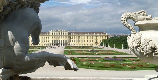 Schönbrunn Palace guided tour with a historian