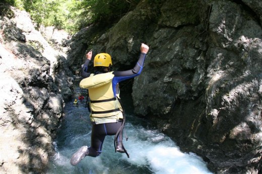 Discesa Canyoning - 3 ore & soggiorno 1 notte