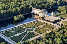 Visit of Clos Lucé, Chambord and Chenonceau with wine-tasting