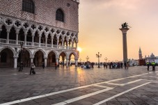 Centuries of Venetians velvet traditional tour