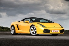 Nissan Skyline GT-R vs Lamborghini Driving Experience