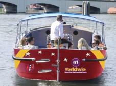 Kanaalcruise met een smalle boot voor kids