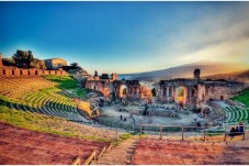 Taormina last minute private tour with an expert guide