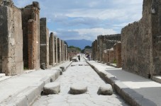 Pompeii Ruins Show and Go™