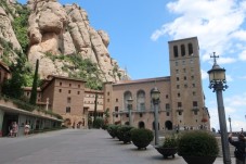 Vip Penedés and Montserrat Experience with Local Brunch and Tasting