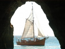 Almoço a Bordo em Barco Pirata na Costa do Algarve