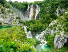 Plitvice Lakes Roundtrip Transport from Zagreb