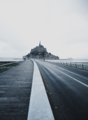 Day trip to Mont Saint-Michel with lunch and hotel pick-up