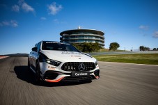 Conduzir um Mercedes AMG CLA45 3 voltas + 1 volta em co-piloto