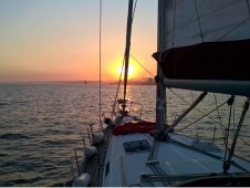 Noite a Bordo de Veleiro c/ Passeio, Jantar e PA no Rio Tejo p/2