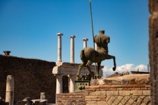 Skip-the-line tour of Pompeii with an archaeologist