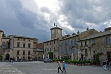 Orvieto day tour from Rome with biscuit making in a cave