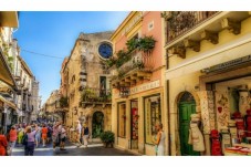 Taormina last minute private tour with an expert guide