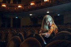 Regalo biglietti cinema + tour privato a piedi 2h 30 con guida locale
