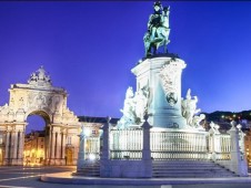 Lisbon Tour by Night with Dinner and Fado Show