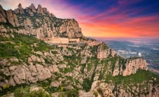 Vip Penedés and Montserrat Experience with Local Brunch and Tasting
