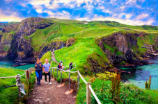 Giant's Causeway, Dark Hedges & Belfast Tour