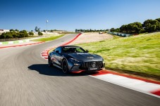 Conduzir um Mercedes AMG GT 63 3 voltas + 1 volta em co-piloto
