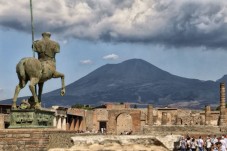 Pompeii and Naples Day Trip from Rome with Lunch